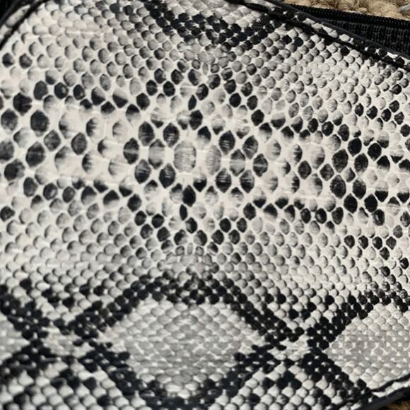 Vintage 80s Reversible Snakeskin Black Wide Statement Belt Silver Round Buckle - Picture 9 of 11